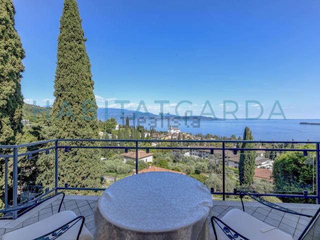 Attico in vendita a Comunità Montana Parco Alto Garda bresciano, Gardone Riviera