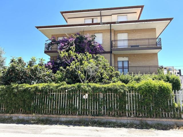 Appartamento in vendita a Torre La Felce, Latina