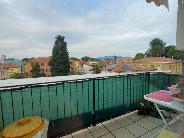 Appartamento in vendita a Pesaro, Pesaro E Urbino