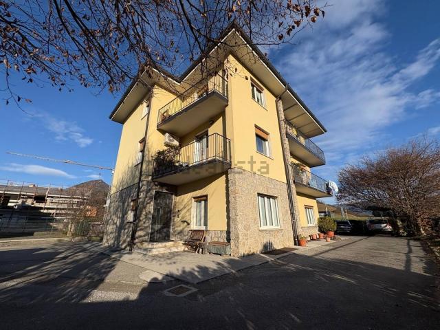 Appartamento in vendita a Fiorine, Clusone