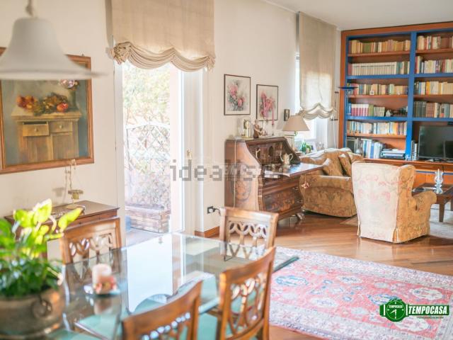 Appartamento in vendita a Lipomo, Como