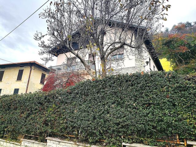 Appartamento in vendita a Como, Lombardia