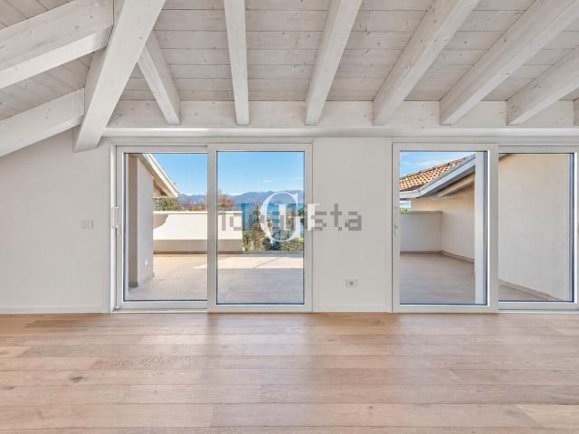 Attico in vendita a Rivoltella del Garda, Desenzano del Garda