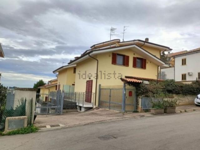 Appartamento in vendita a C.da Colle Cervone, Pescara
