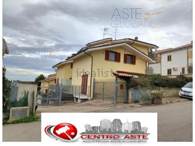 Appartamento in vendita a C.da Colle Cervone, Pescara