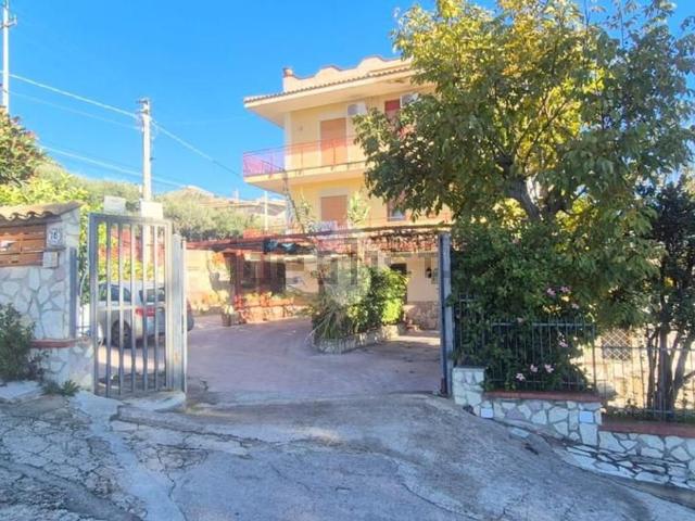 Appartamento in vendita a Villaggio Santa Rosalia, Monreale