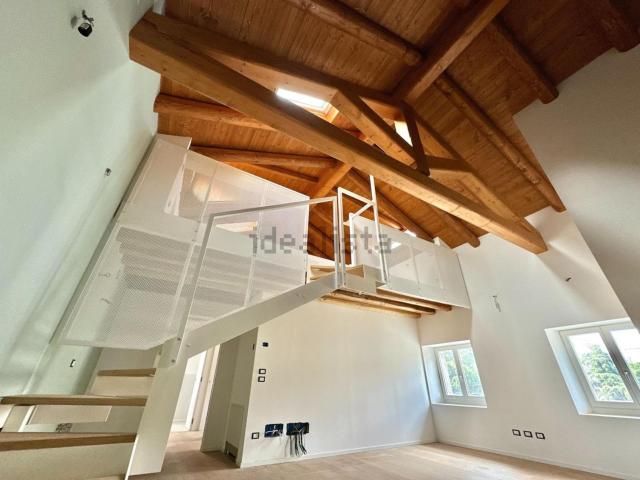 Appartamento in vendita a Borgo Grazzano, Reana Del Roiale