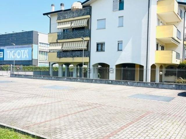 Appartamento in vendita a Meda, Lombardia