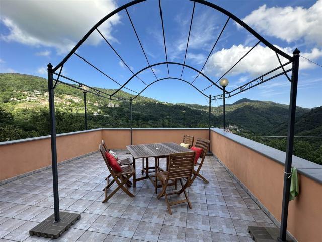 Appartamento in vendita a Vezzi Portio, Liguria