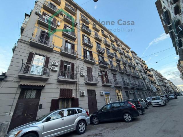 Appartamento in vendita a Vicaria, Napoli