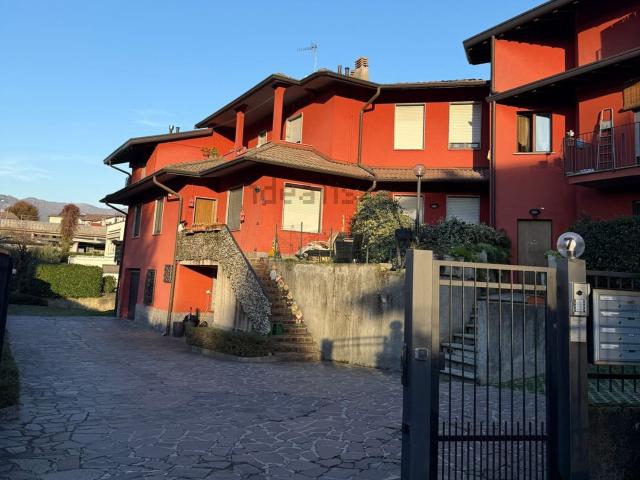 Appartamento in vendita a Grandate, Lombardia