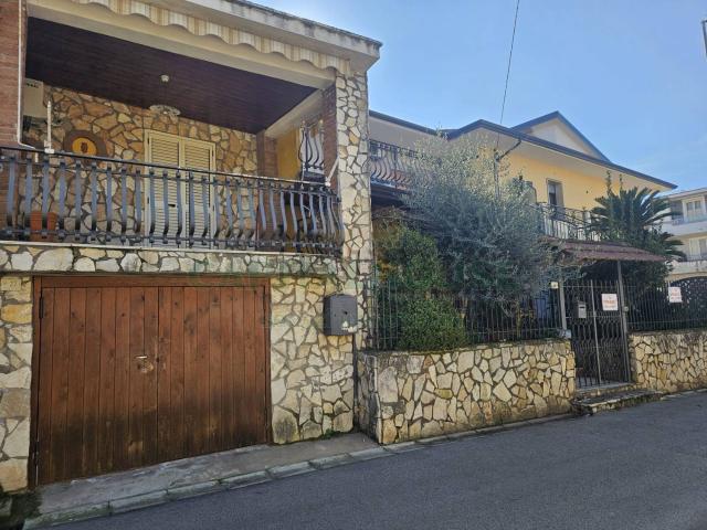 Appartamento in vendita a Sparanise, Campania