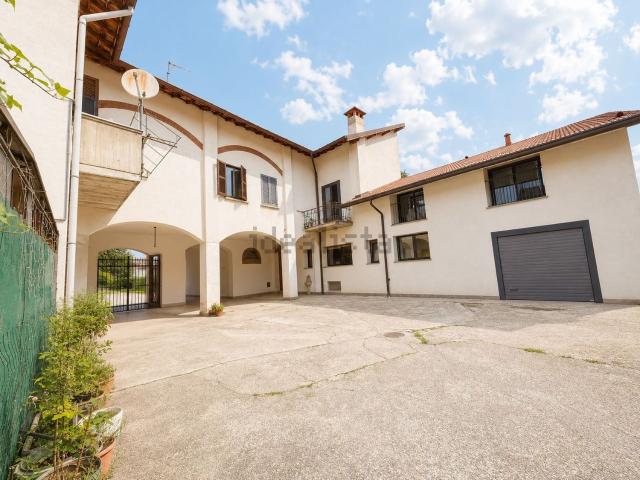 Appartamento in vendita a Tradate, Lombardia