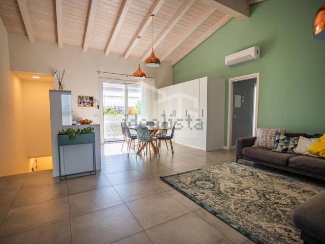 Appartamento in vendita a Peschiera Del Garda, Veneto