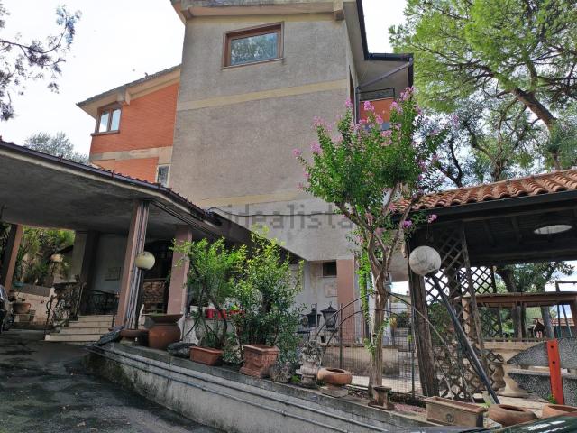 Appartamento in vendita a Municipio Roma VI, Roma Capitale