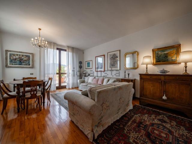 Appartamento in vendita a Lierna, Lombardia