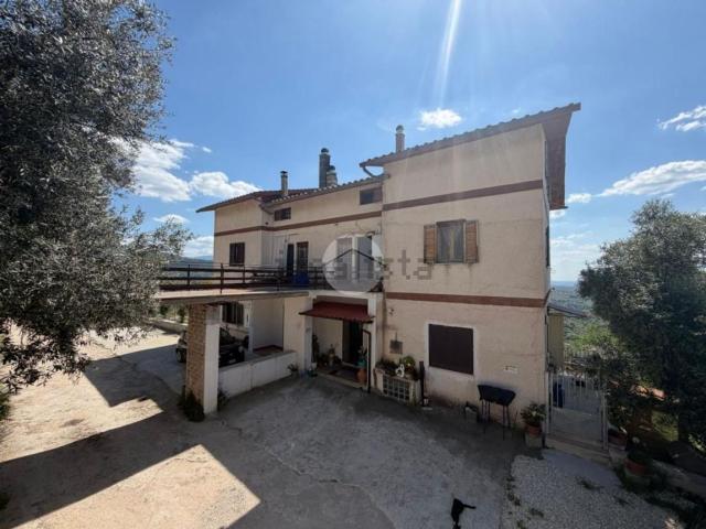 Appartamento in vendita a Campomaggiore, Fara Sabina