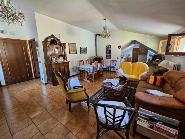 Appartamento in vendita a Borgo Val di Taro, Parma