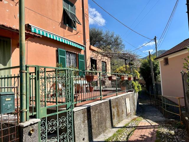 Appartamento in vendita a Media Val Bisagno, Serra Riccò