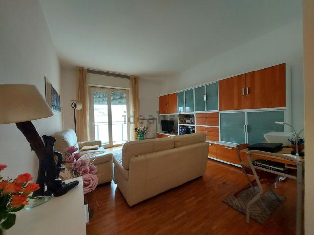 Appartamento in vendita a Baia Flaminia, Marche