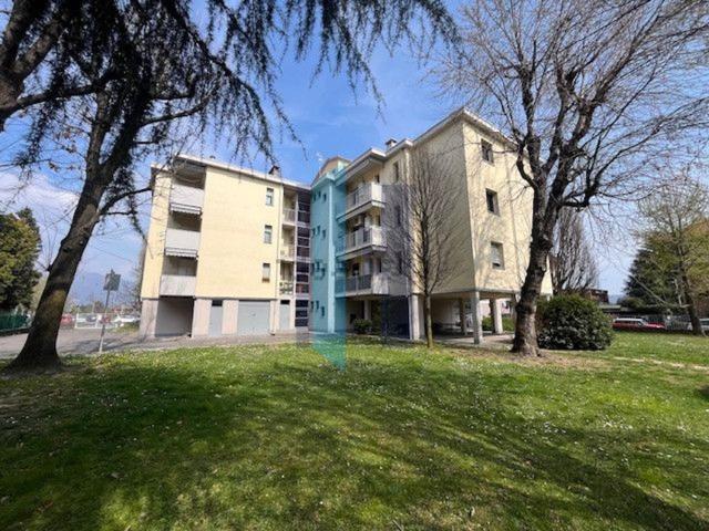 Appartamento in vendita a Locate Bergamasco, Ponte San Pietro