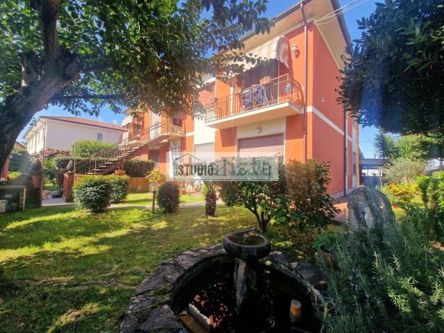 Appartamento in vendita a Camaiore, Toscana
