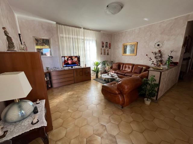 Appartamento in vendita a Santa Maria Di Licodia, Catania