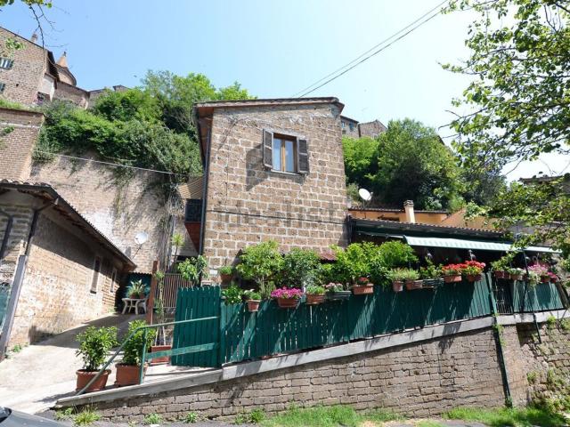 Appartamento in vendita a Capranica, Lazio