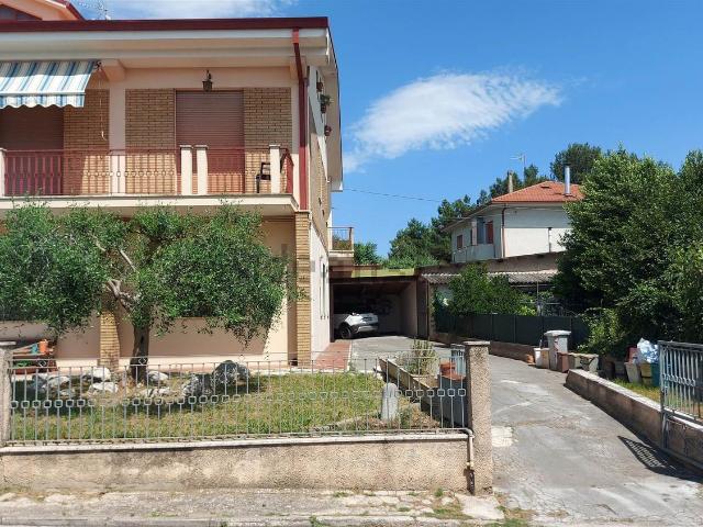 Appartamento in vendita a Trecastelli, Marche