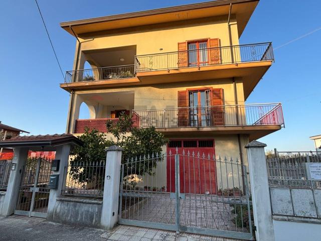 Appartamento in vendita a Calvi, Campania
