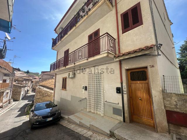 Appartamento in vendita a Piana Degli Albanesi, Sicilia