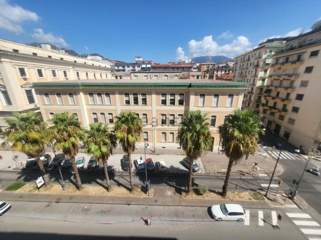 Appartamento in vendita a Salerno, Campania