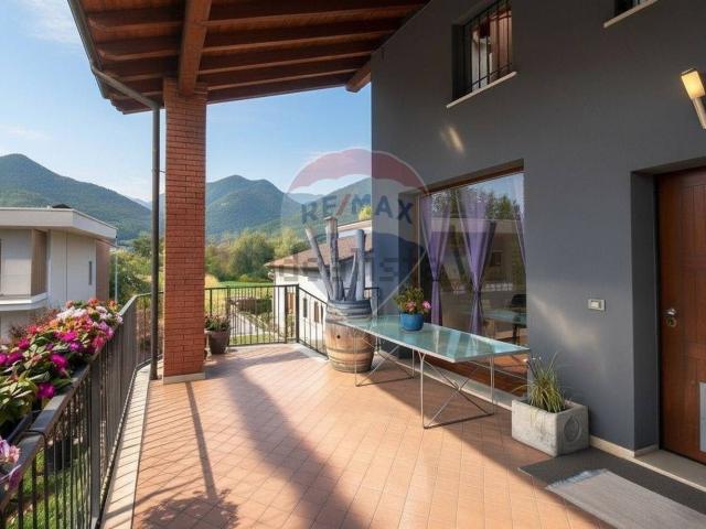 Appartamento in vendita a Dernago, Nave