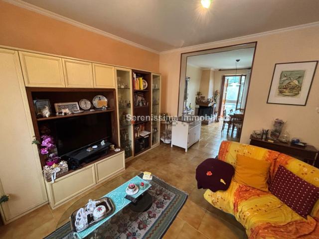 Appartamento in vendita a Pesaro, Pesaro E Urbino