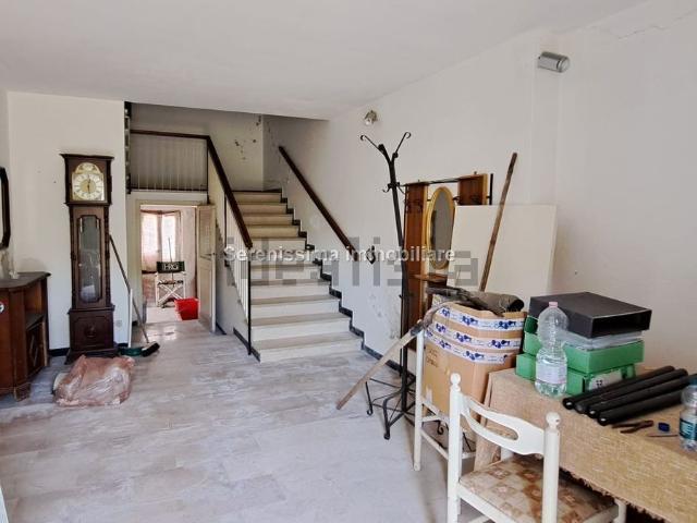 Appartamento in vendita a Montegridolfo, Reggio Emilia