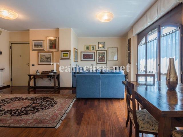 Appartamento in vendita a Pesaro, Pesaro E Urbino