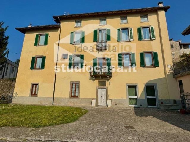 Appartamento in vendita a Solto Collina, Lombardia