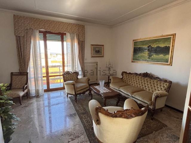 Appartamento in vendita a Cecina, Livorno