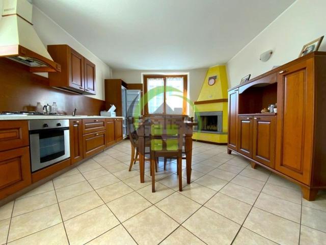 Appartamento in vendita a Casnigo, Lombardia