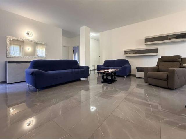 Appartamento in vendita a Arona, Novara