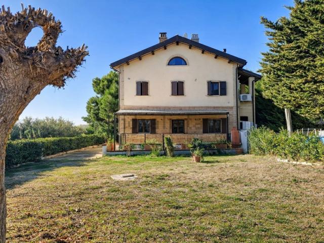 Appartamento in vendita a Petrella, Marche