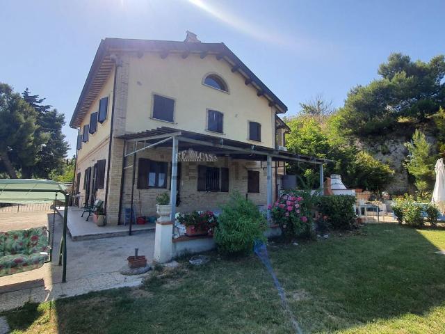 Appartamento in vendita a Petrella, Marche