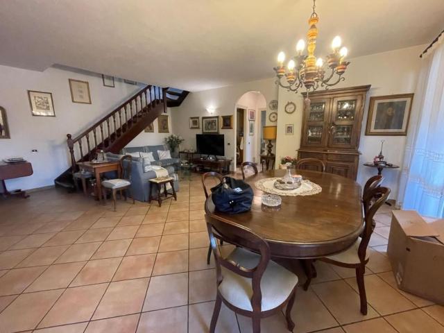 Appartamento in vendita a Carrara, Toscana