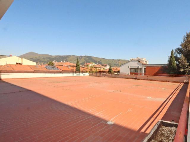 Appartamento in vendita a Centro Direzionale, Prato