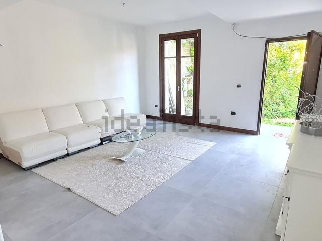 Appartamento in vendita a Bagnatica, Lombardia