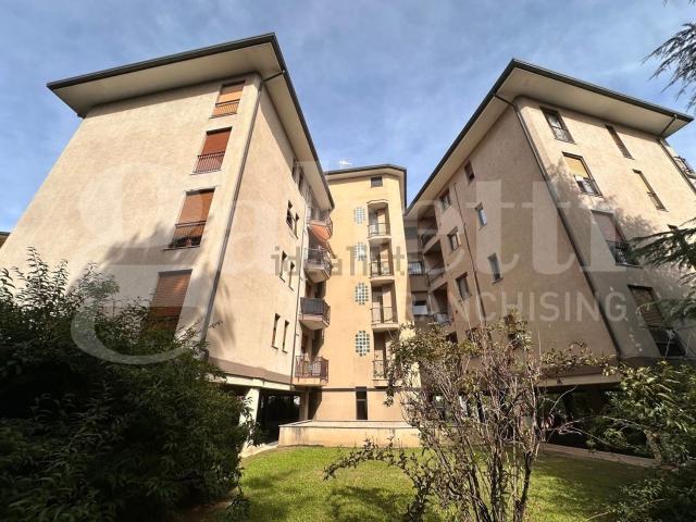 Appartamento in vendita a Varedo, Monza e della Brianza