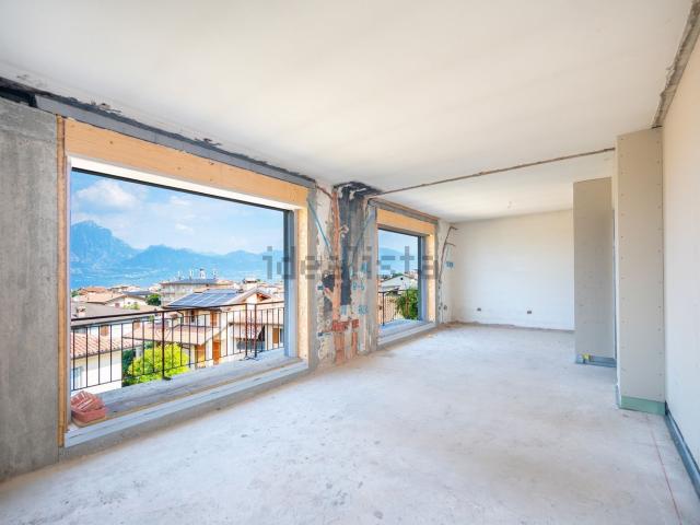 Attico in vendita a Loncrino, Torri Del Benaco