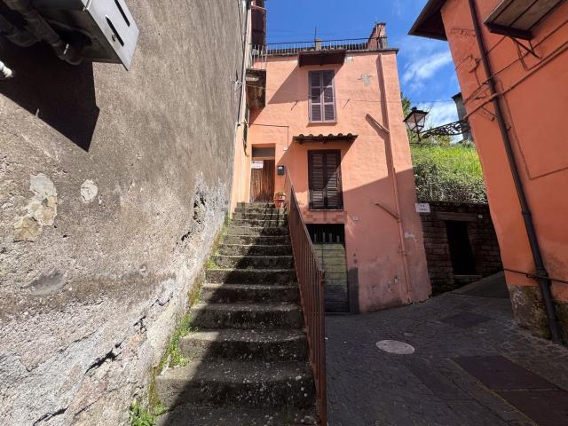 Appartamento in vendita a Canepina, Lazio