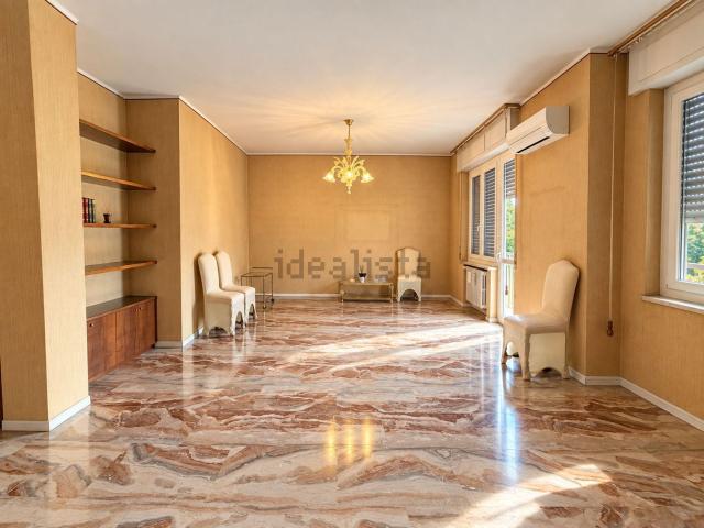 Appartamento in vendita a Parma Centro, Parma