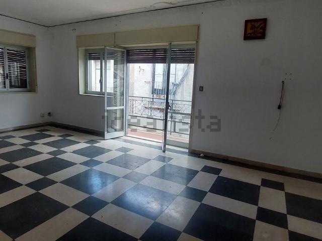 Appartamento in vendita a Paternò, Catania